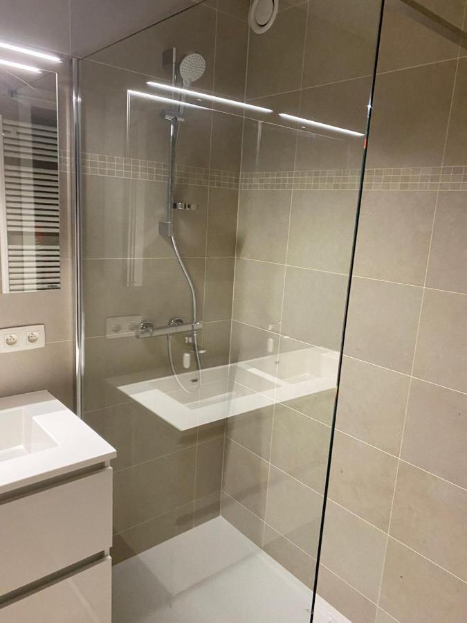 Lichtrijk 2-Slaapkamerappartement Met Zeezicht En Gratis Parking Oostende Exterior foto