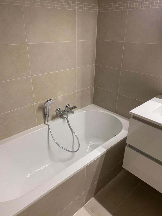 Lichtrijk 2-Slaapkamerappartement Met Zeezicht En Gratis Parking Oostende Exterior foto