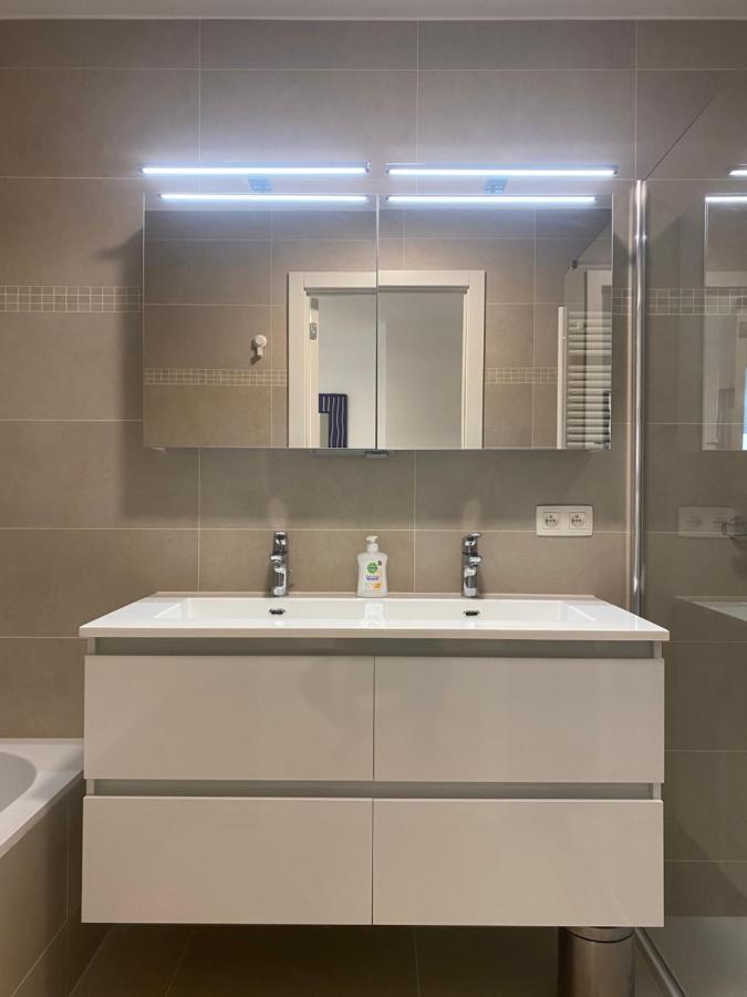 Lichtrijk 2-Slaapkamerappartement Met Zeezicht En Gratis Parking Oostende Exterior foto