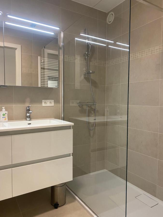 Lichtrijk 2-Slaapkamerappartement Met Zeezicht En Gratis Parking Oostende Exterior foto